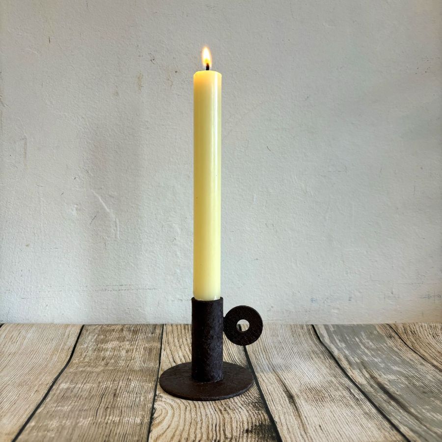 Candle holder in dark brown with round handle